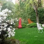 بيت ضيافة Lori's