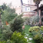 بيت ضيافة Lori's